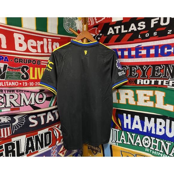 Manchester United | Men’s Large Alternative Jersey - Picture 7 of 7